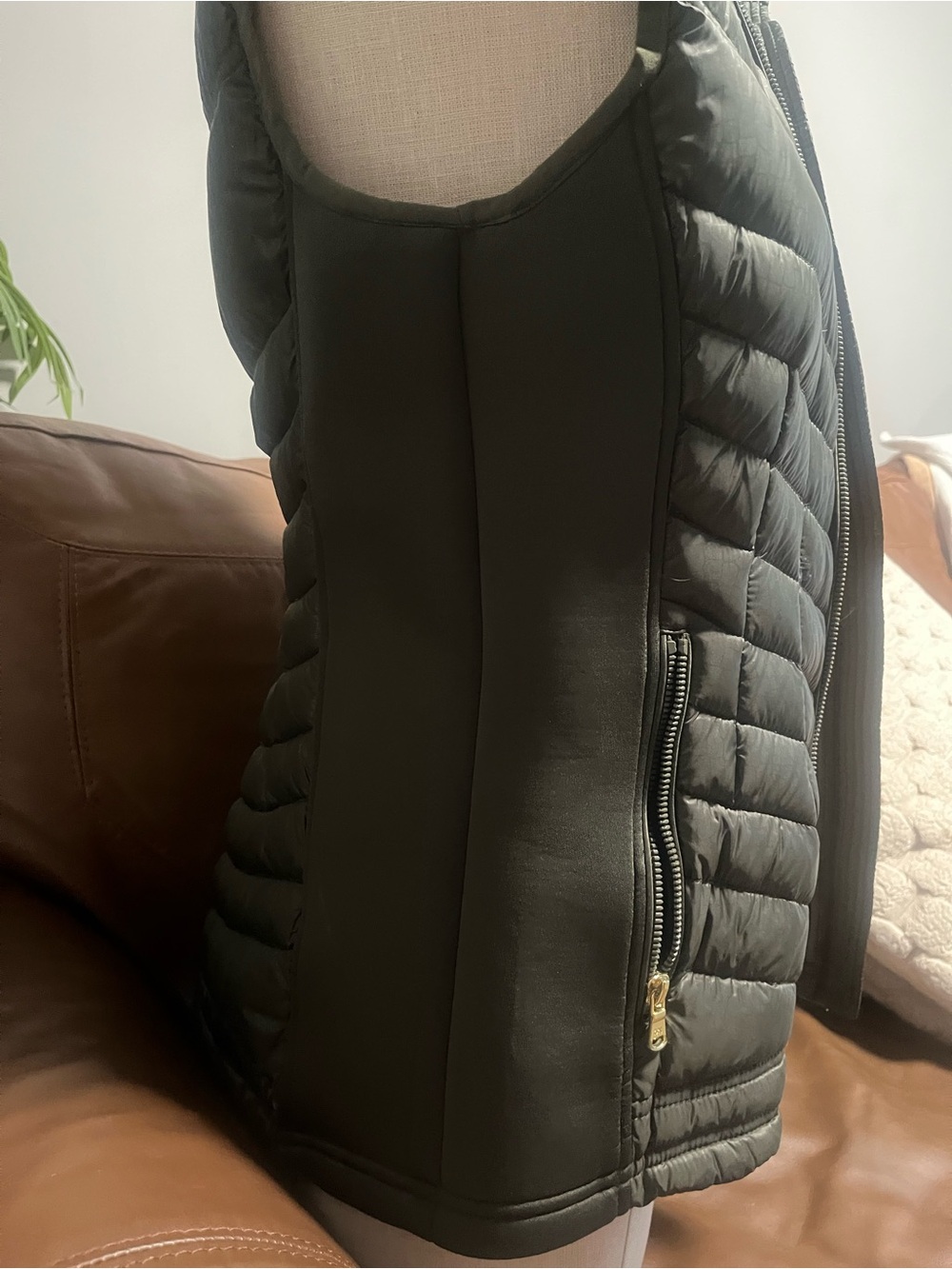 Michael Kors Olive Green Quilted Puffer Vest with Faux Fur Trim Hood - Picture 7 of 8
